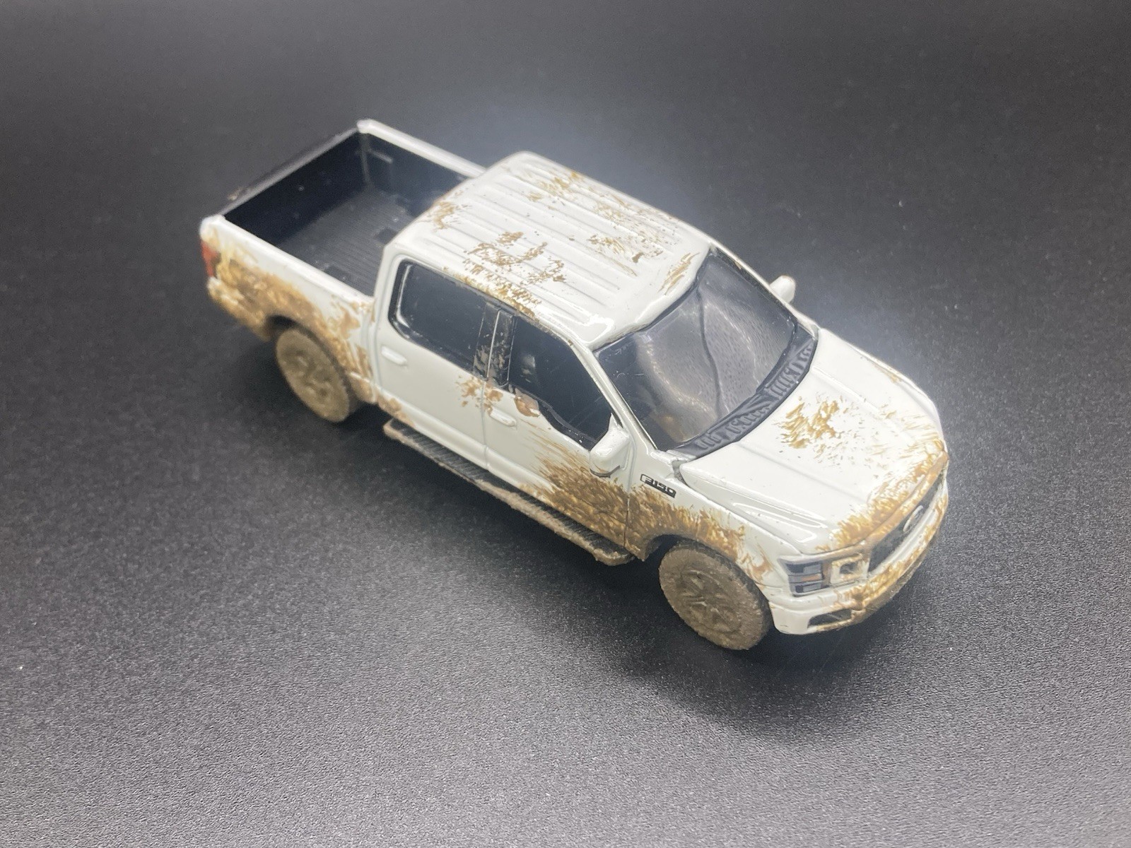2020 Ford F-150 4×4 Muddy Custom 1/64 Diecast Mud Truck Custom Auto World