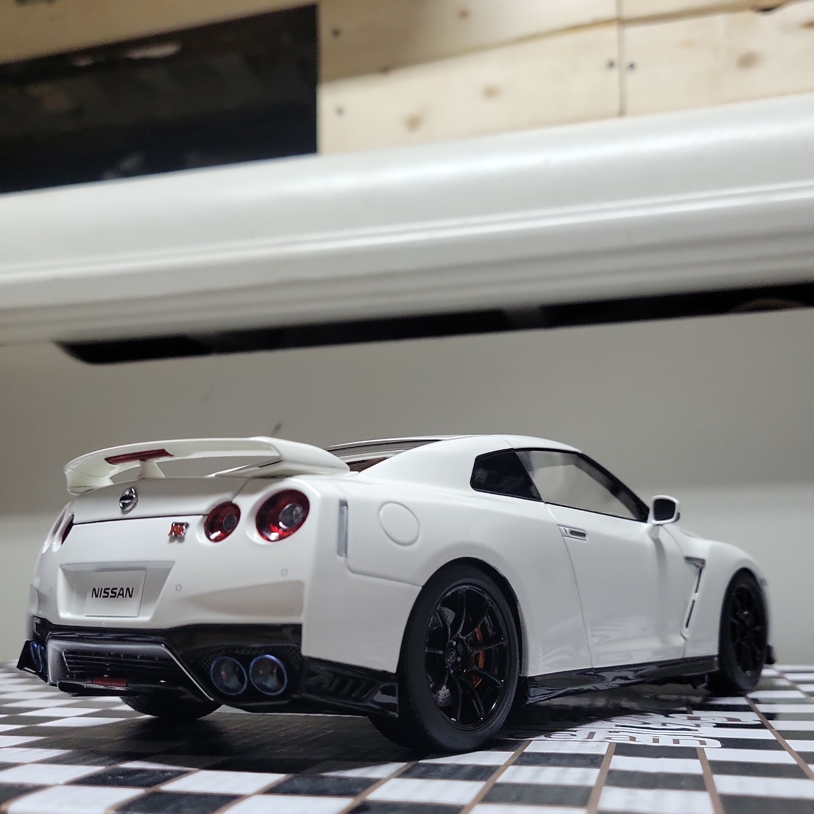 1/18 MotorHelix Nissan GTR R35 NISMO Track Edition Brilliant White MH83518