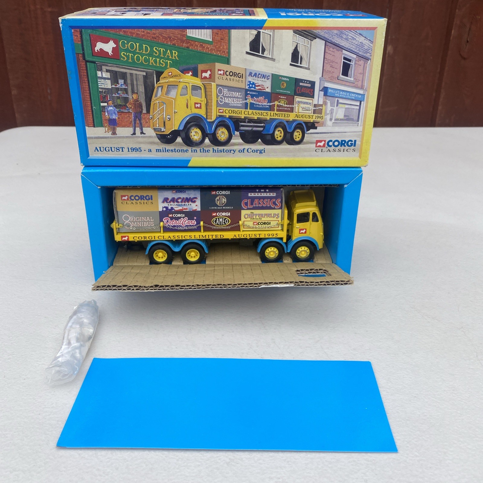 Corgi Classics August 1995 Milestone in the history CorgiERF 8 Wheel Rigid 09802