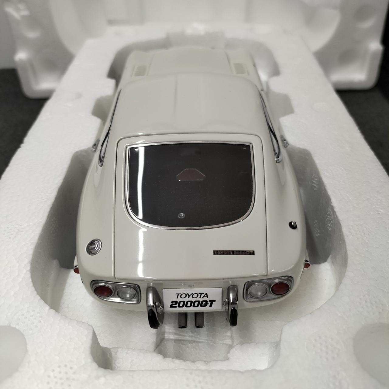AUTOart Millennium 1/18 2000GT Wire Spoke Wheel Version White