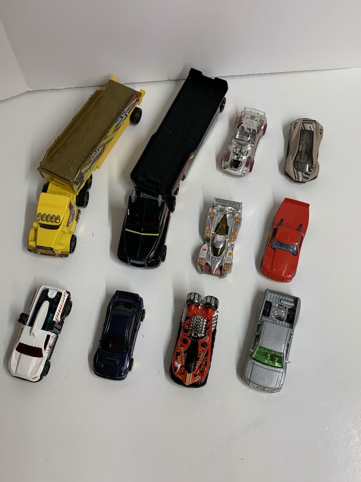 Lot Of 10 Toy Cars Die-cast And Plastic Hot wheels And Other Brands Preowned.