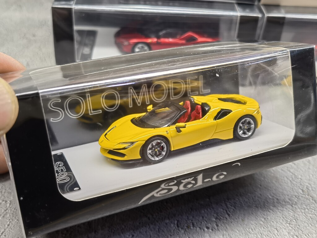 Solo 1:64 Ferrari SF90 sports car hardtop convertible alloy car model