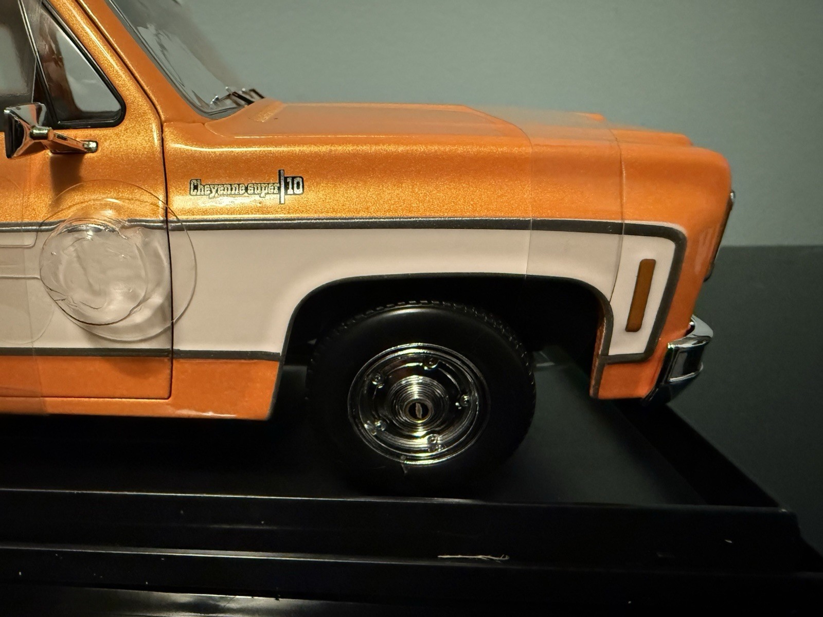 Maisto 1/18 Chevy C10 Cheyenne Super Pickup Truck Orange Two-Tone New In Box