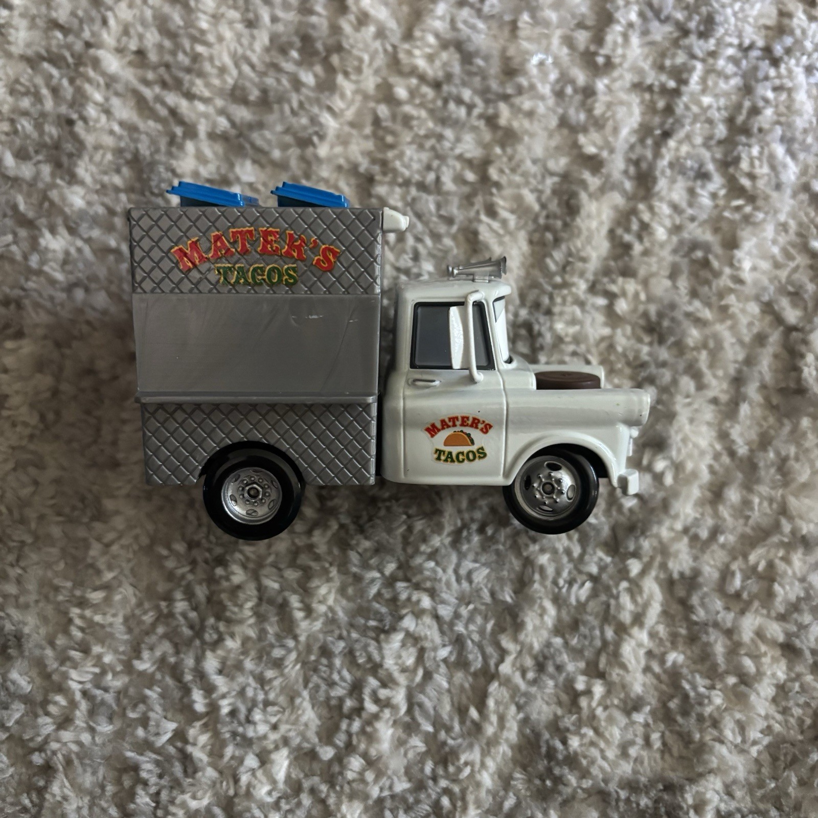 Disney Pixar Cars Mater’s Tacos Diecast Taco Truck 1:55 White Silver Black Blue
