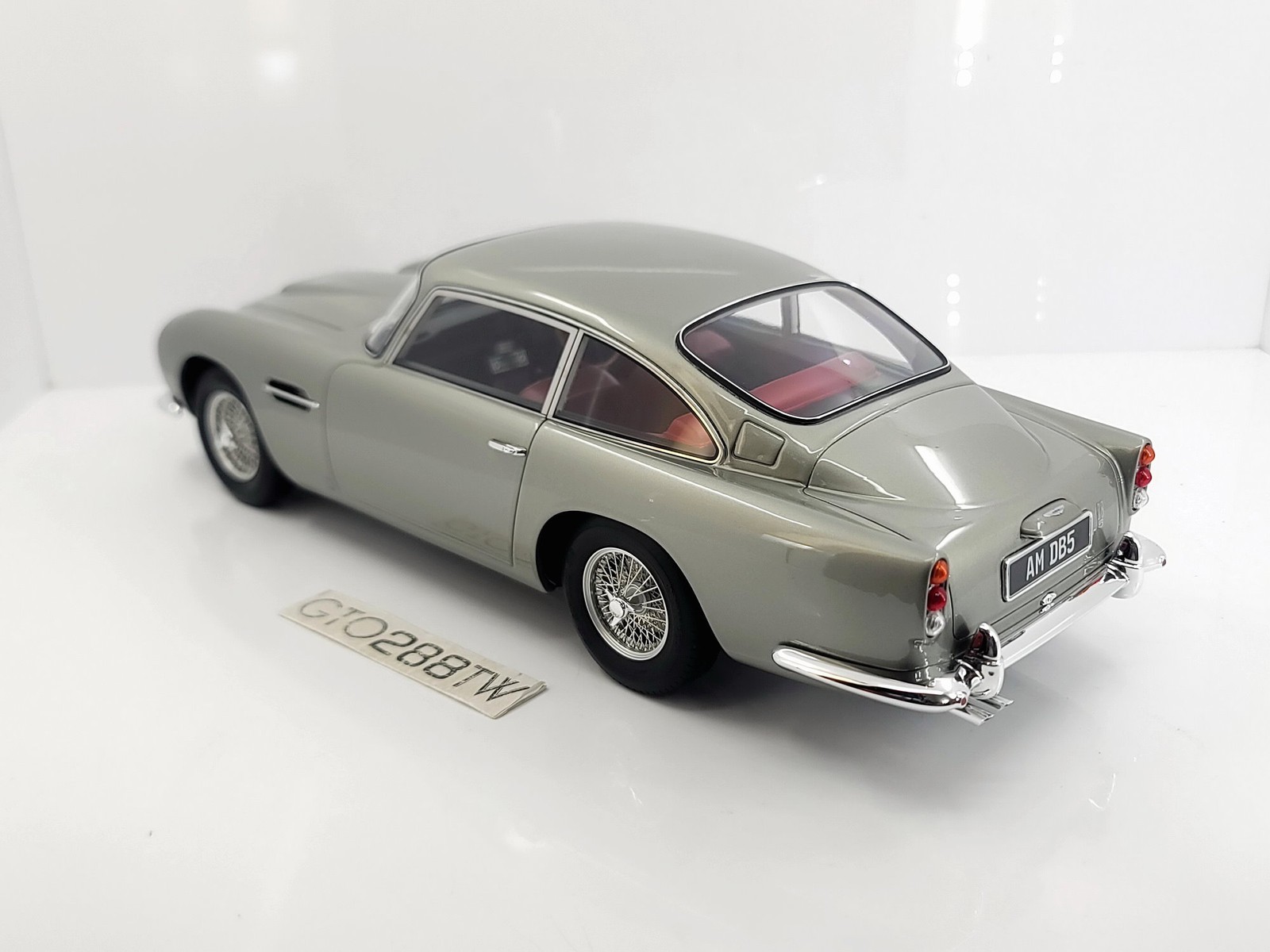GT Spirit 1:12 scale Aston Martin DB5 1963 Silver(GT066)