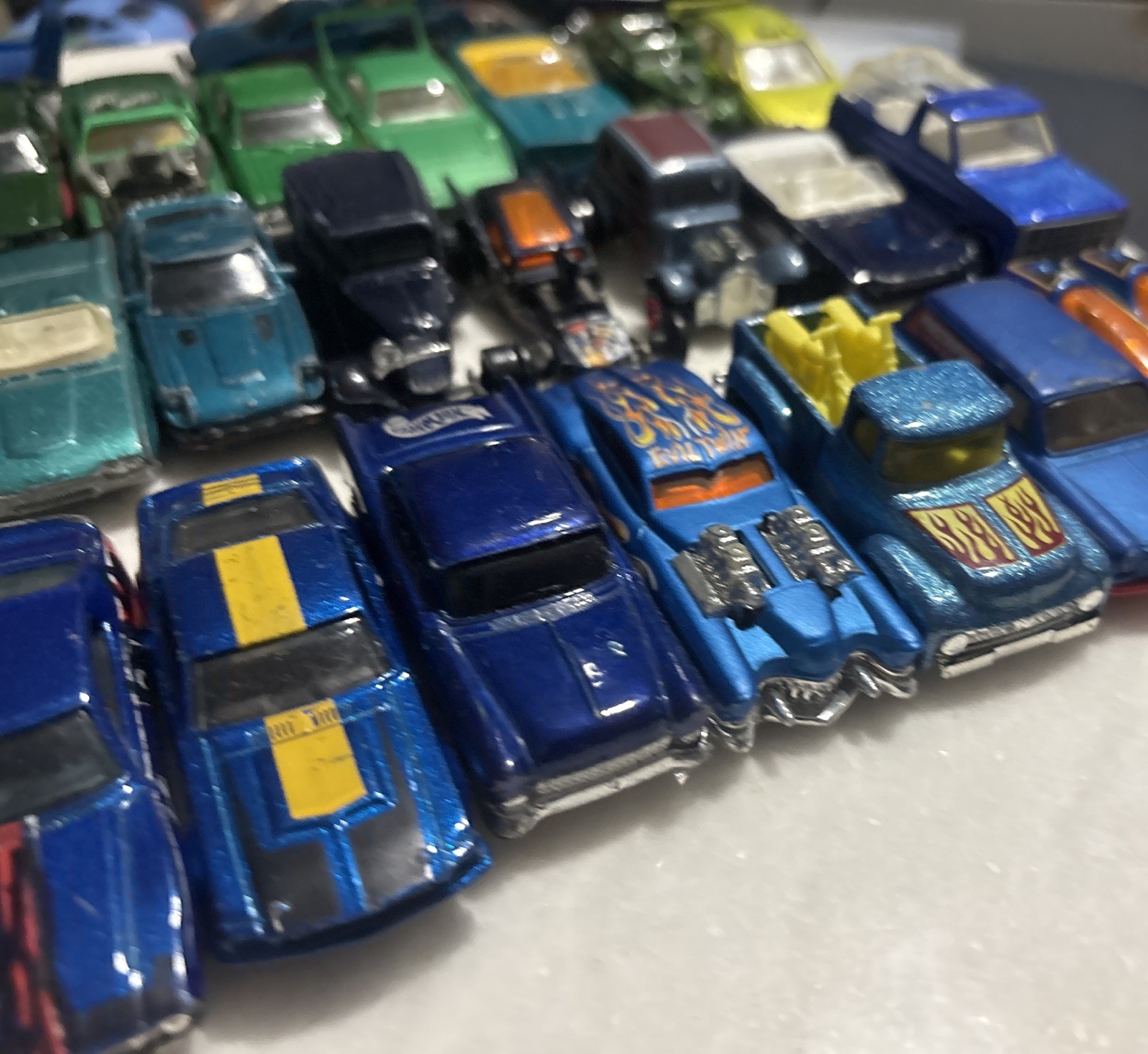 Hot Wheels Lot (32+) Random Loose Cars Bulk Mixed Diecast Mattel BLUE GREEN