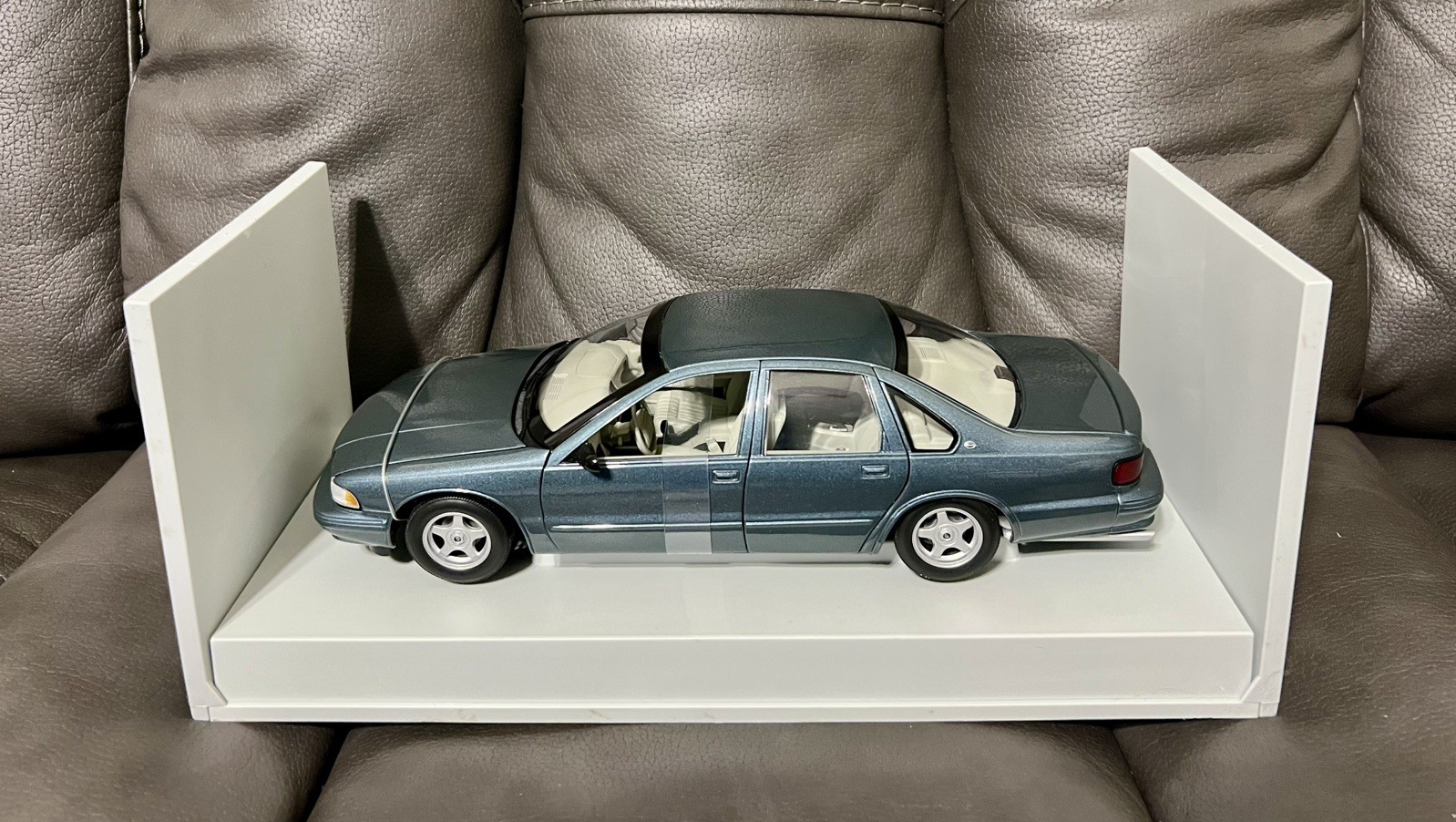 UT 1996 Chevrolet Impala SS 1:18 Dark Green Gray Metallic DGGM NIB
