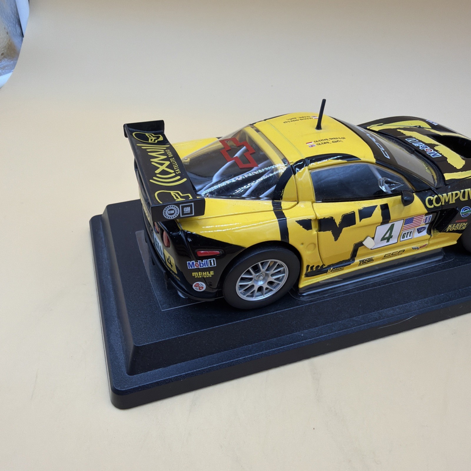 Burago Corvette CR6 1/24 Race Car With Stand