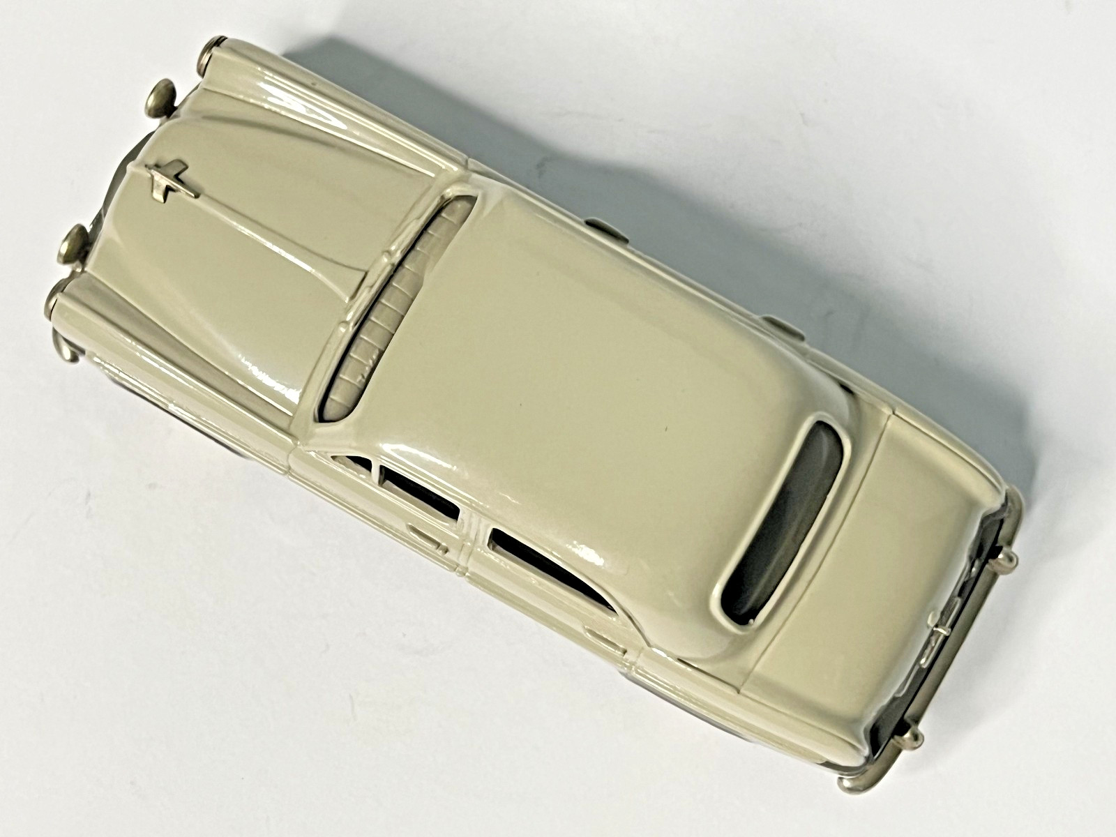 Lansdowne 1:43 Scale LD7 1954 Ford Zephyr Zodiac Sedan – 2 Tone Gray