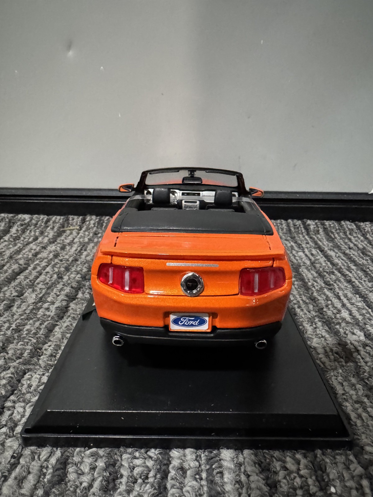 Maisto 1:18 Diecast Special Edition 2010 Ford Mustang GT Convertible Orange NEW