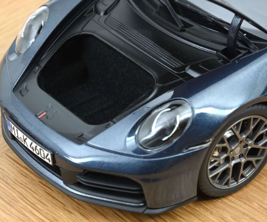 NOREV – PORSCHE 911 Carrera Cabriolet 2025 Yachting Blue Metallic – 1/18 – NO…