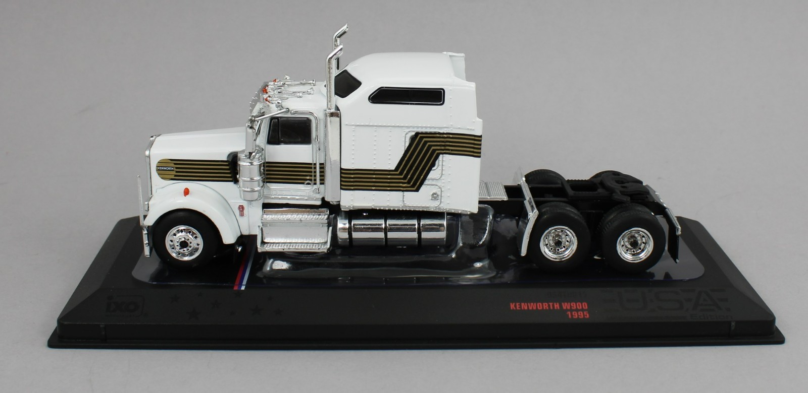 1:64 IXO Models *WHITE James Bond 007* Kenworth W900 Semi Truck NIB!