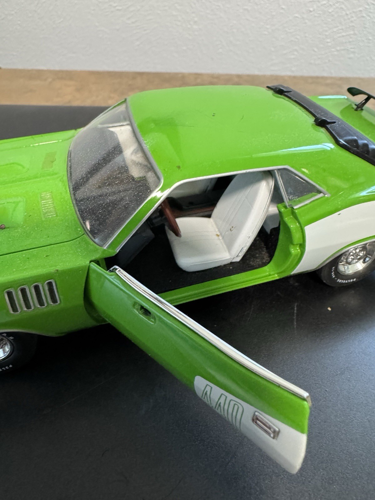 Die Cast Car Vintage 1971 Cuda 440 Green 1:24