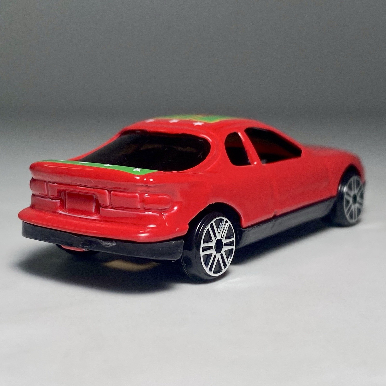 Yatming #805 Toyota Supra 1:64 Diecast Diorama Model Car Red