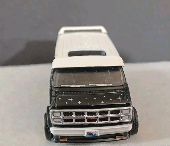 Greenlight ( CUSTOM) 1978 GMC VANDURA VAN