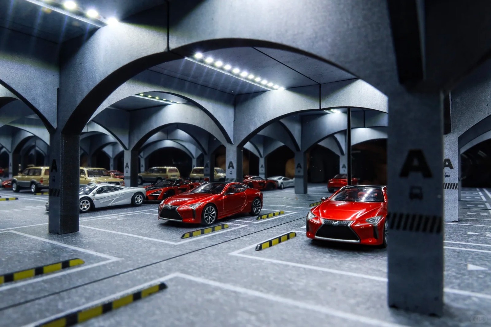 Diorama 1/64 Diecast Car Garage Model LED Lighting Car Display Building Scene US