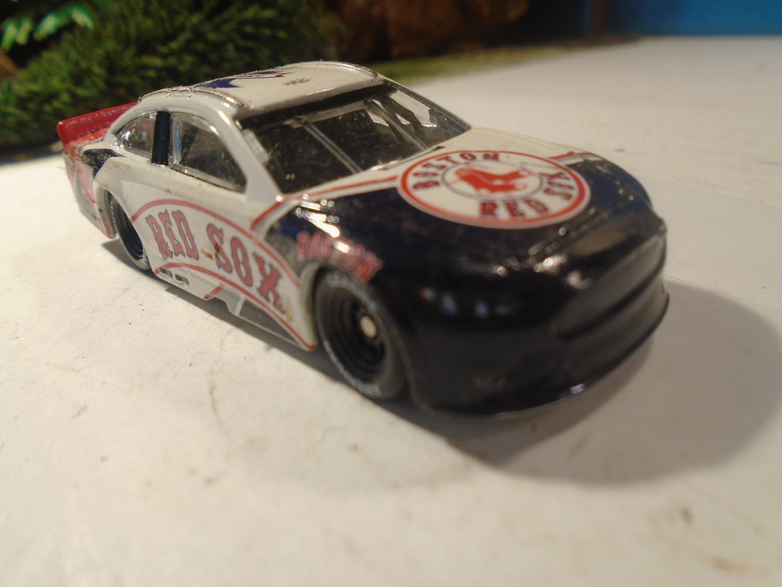 LIONEL/MLBP RACING 1/64 SCALE DIECAST BOSTON RED SOX CAR, EXCELLENT 1-185-1