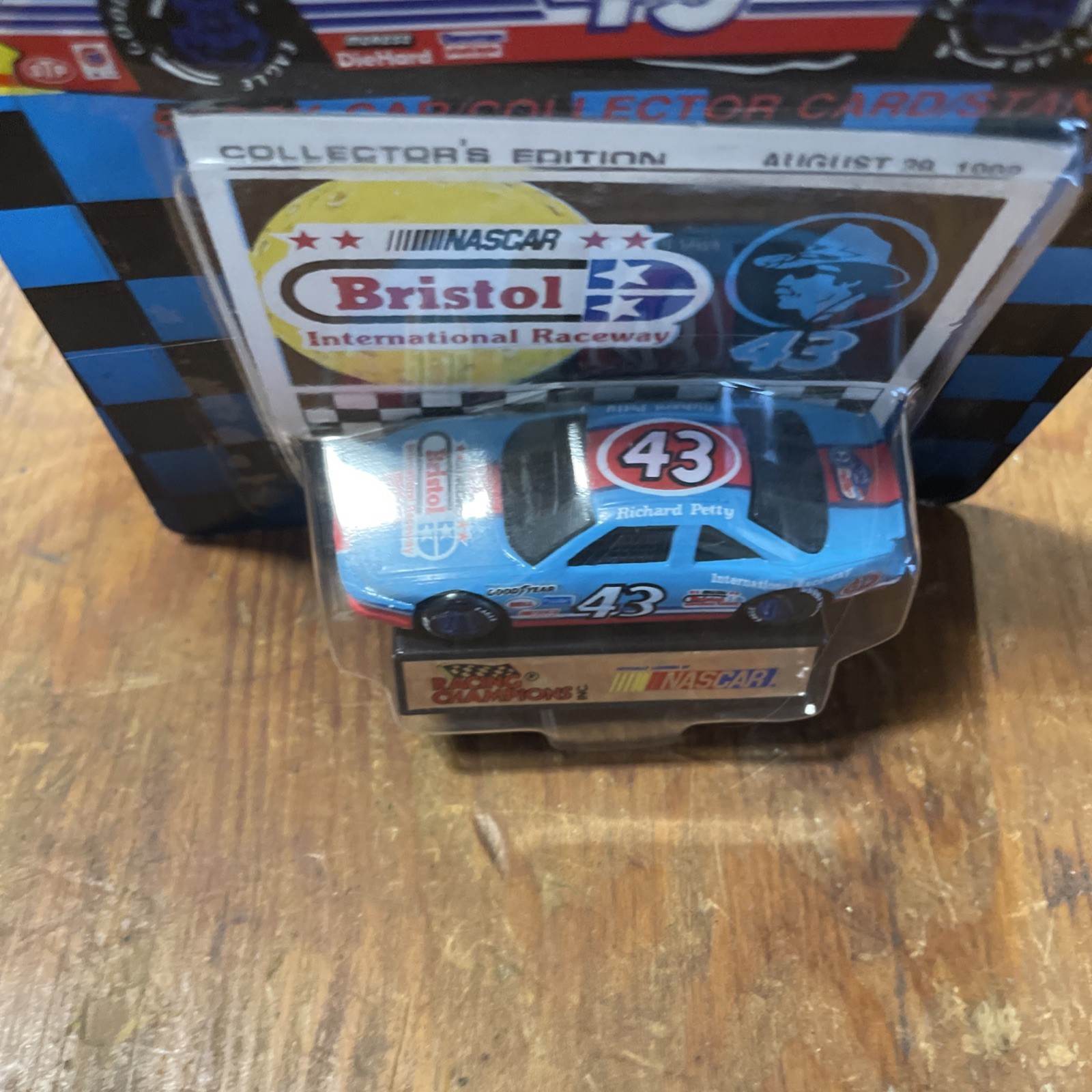 Racing Champion Richard Petty 1992 1:64 Track “Bristol International Raceway”