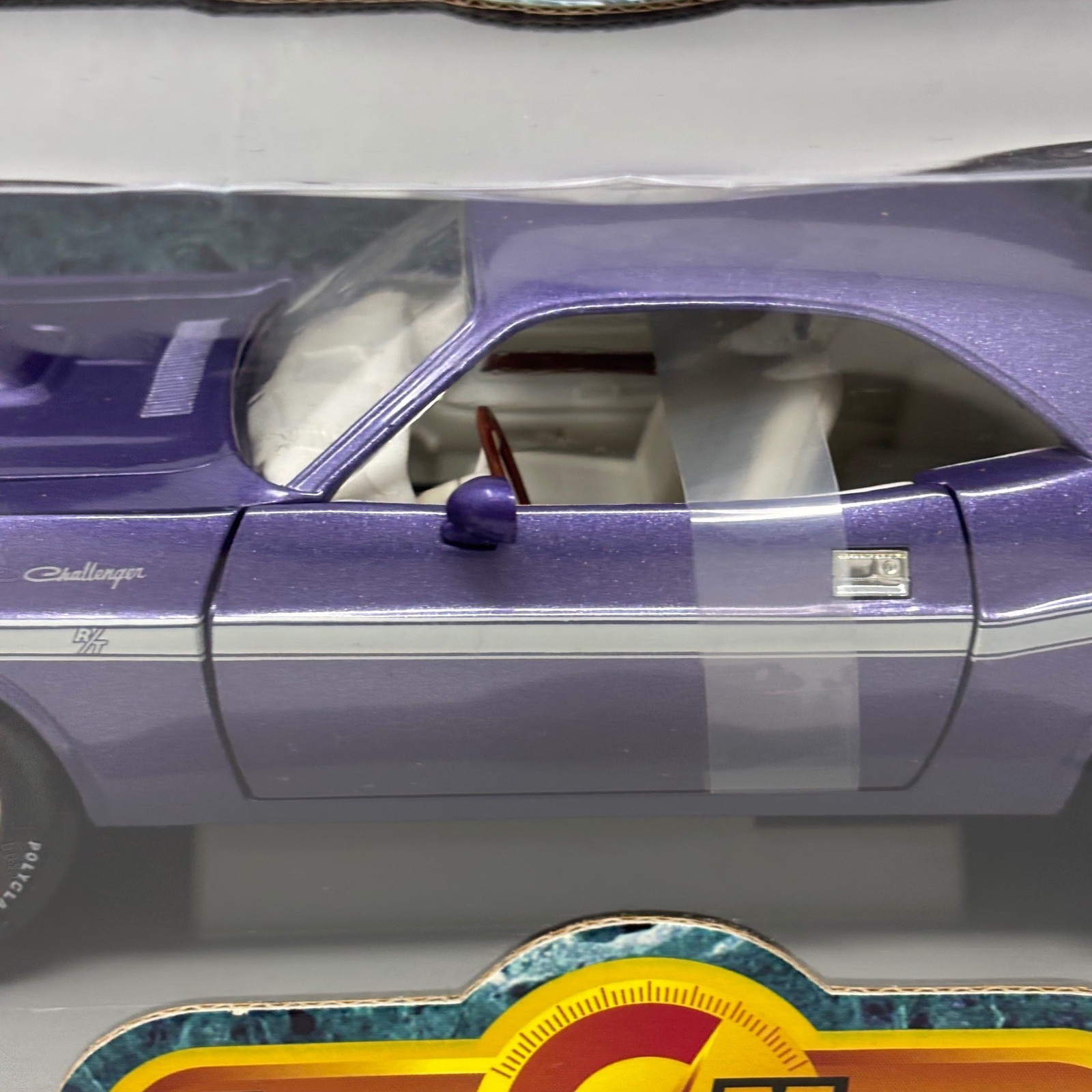 1970 Dodge Challenger R/T HEMI V8 Purple 1:18 ERTL American Muscle NIB