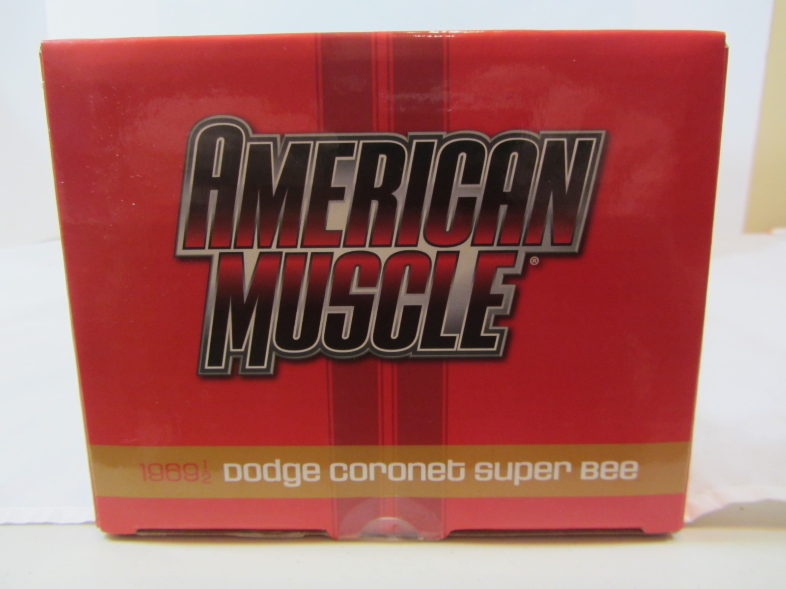 Auto World – 1969 1/2 Dodge Coronet Super Bee NIB 1:18 (726v100) AMM/1173