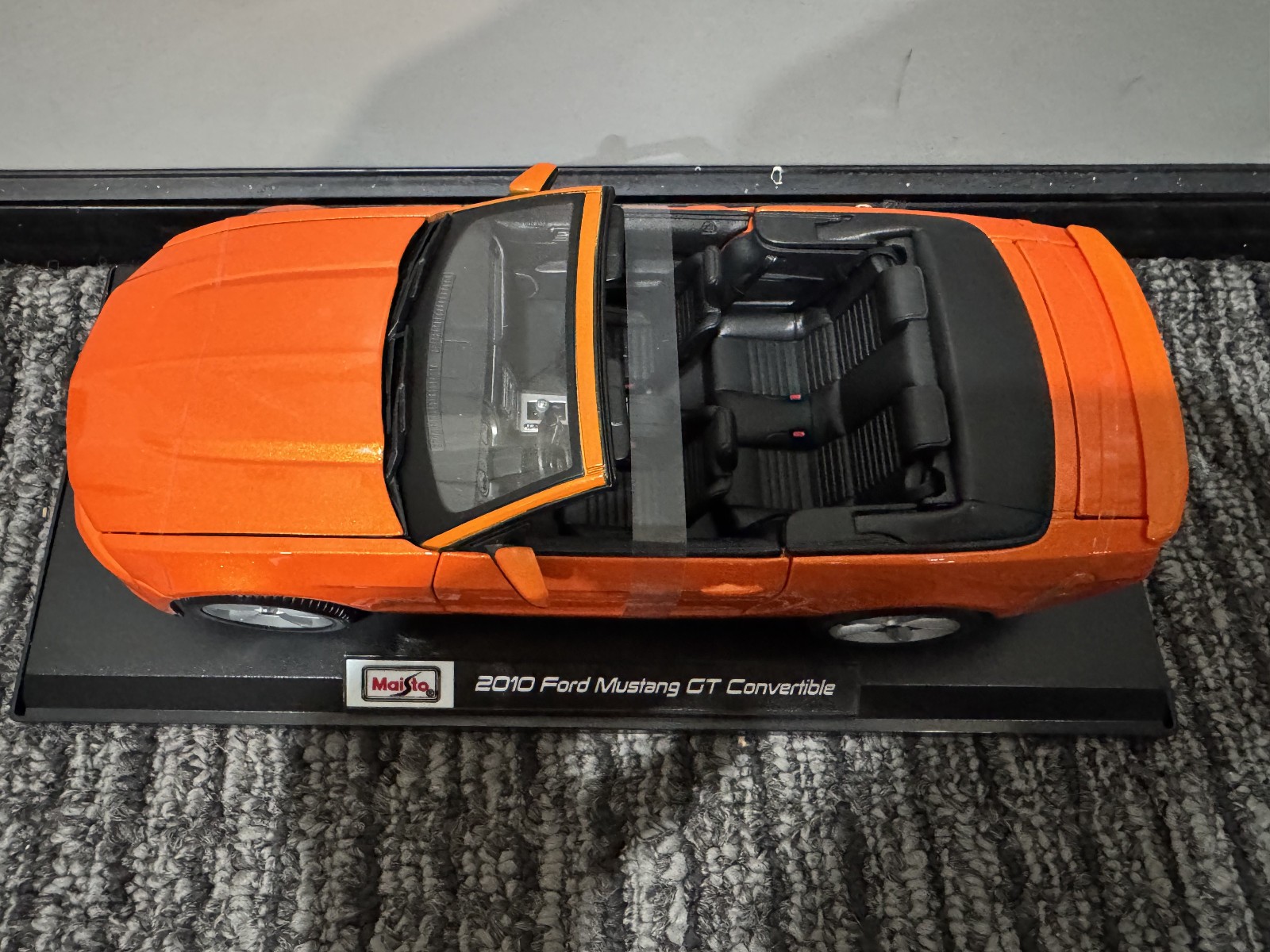 Maisto 1:18 Diecast Special Edition 2010 Ford Mustang GT Convertible Orange NEW