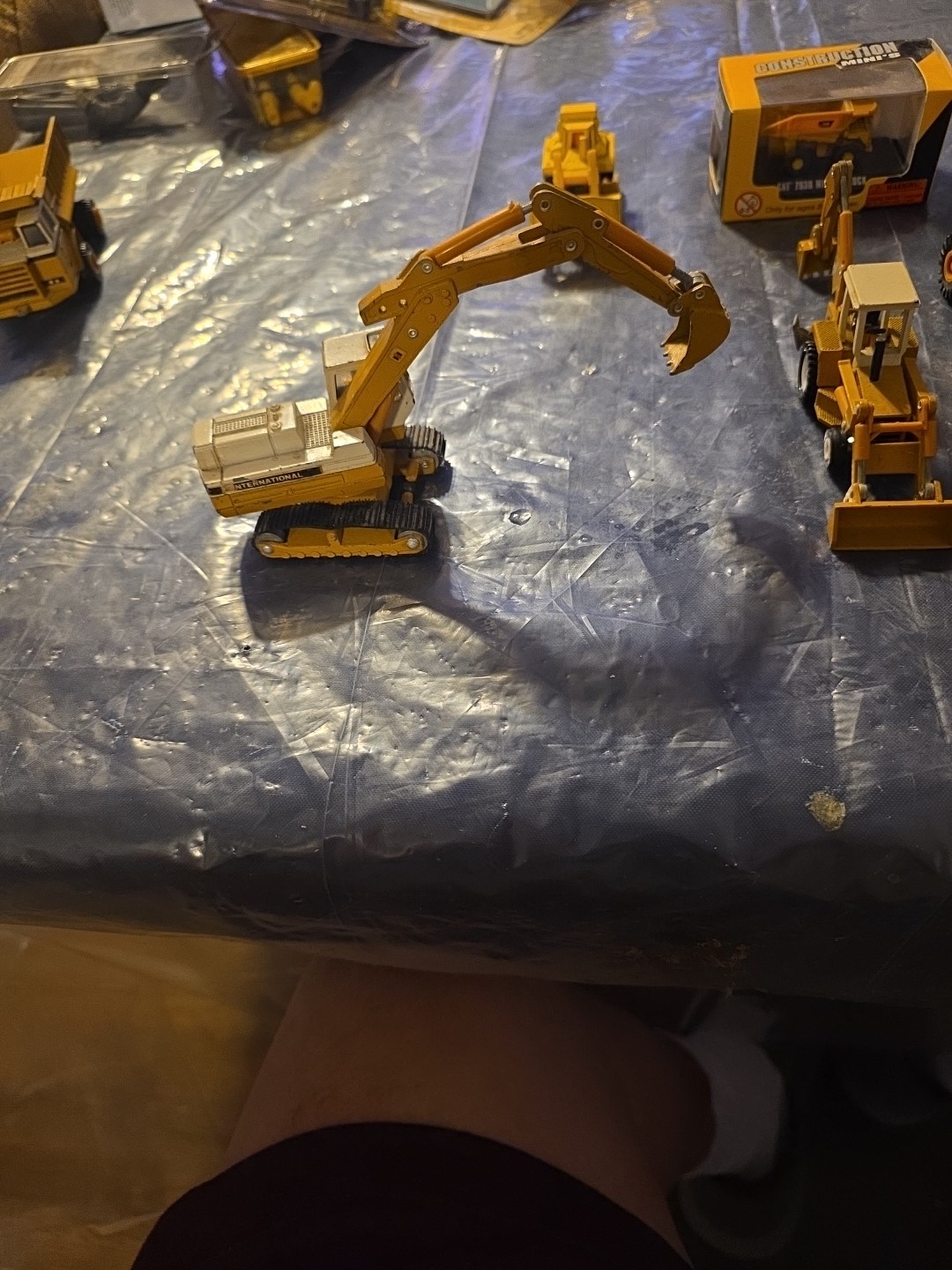 ERTL Lot of 4 Construction Vehicles + A Hot Wheels Bulldozer & Cat Truck Free Sh