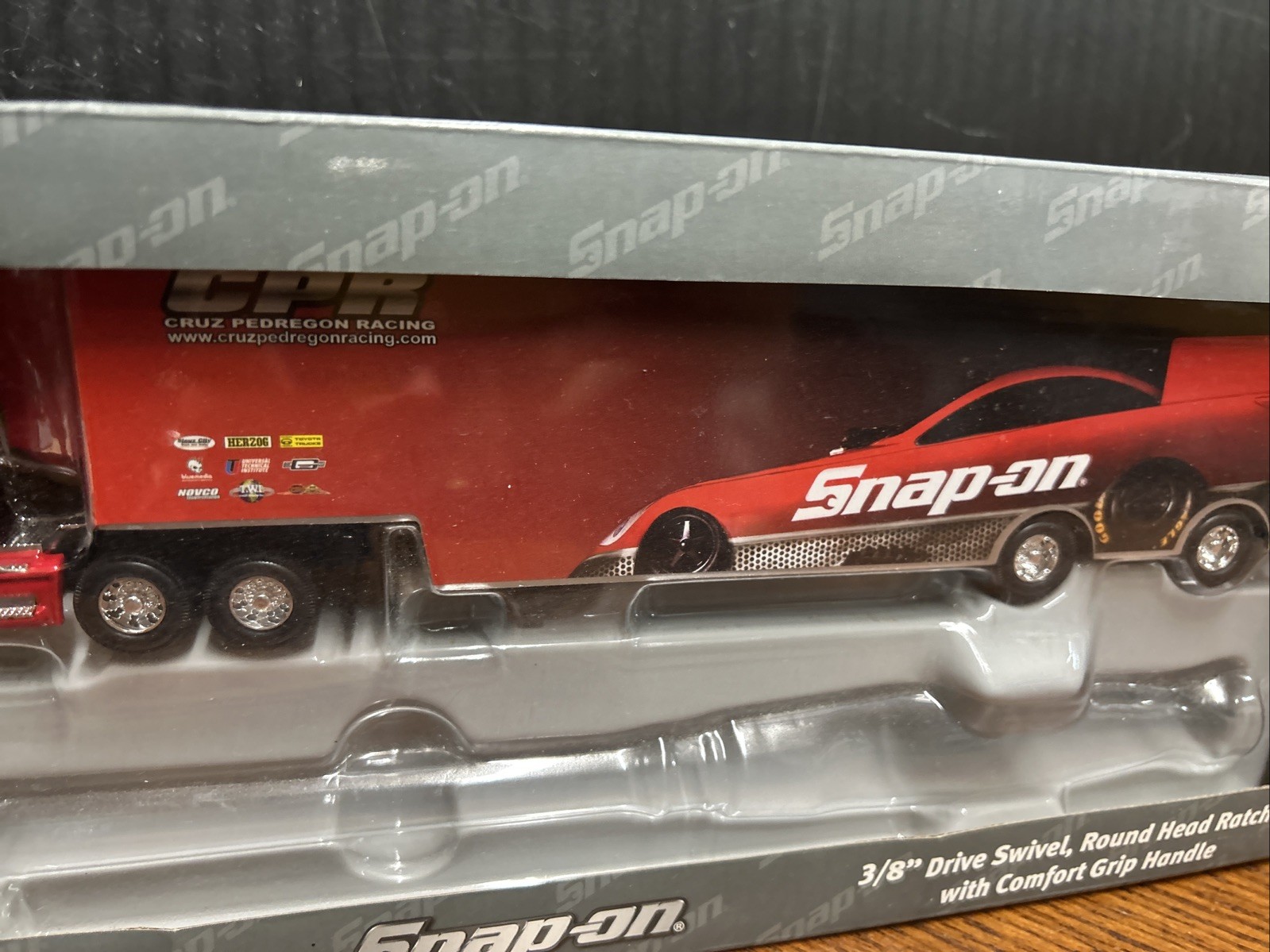 SNAP-ON Cruz Pedregon Volvo 770 Tractor Drop-Bed Trailer 1:64 – Missing Ratchet