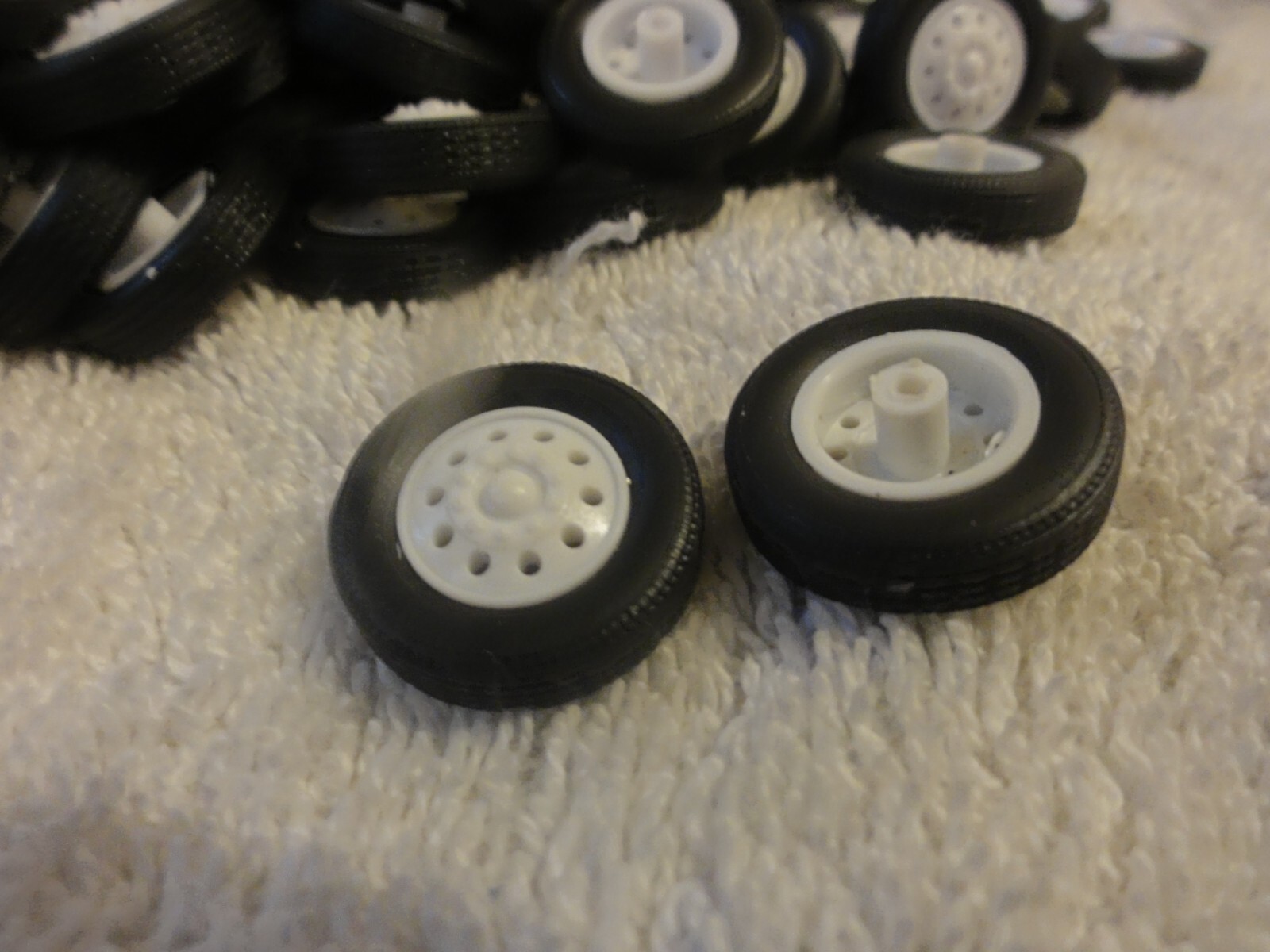 Large Lot Tonkin 1/50 Tires & WHITE color FRONT WHEELS 200+ pieces NEW