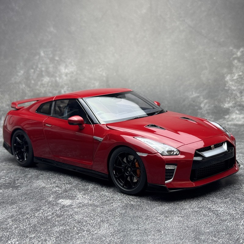 MotorHelix 1/18 Nissan GTR R35 Track Edition NISMO T-Spec 2020 Diecast Model Car