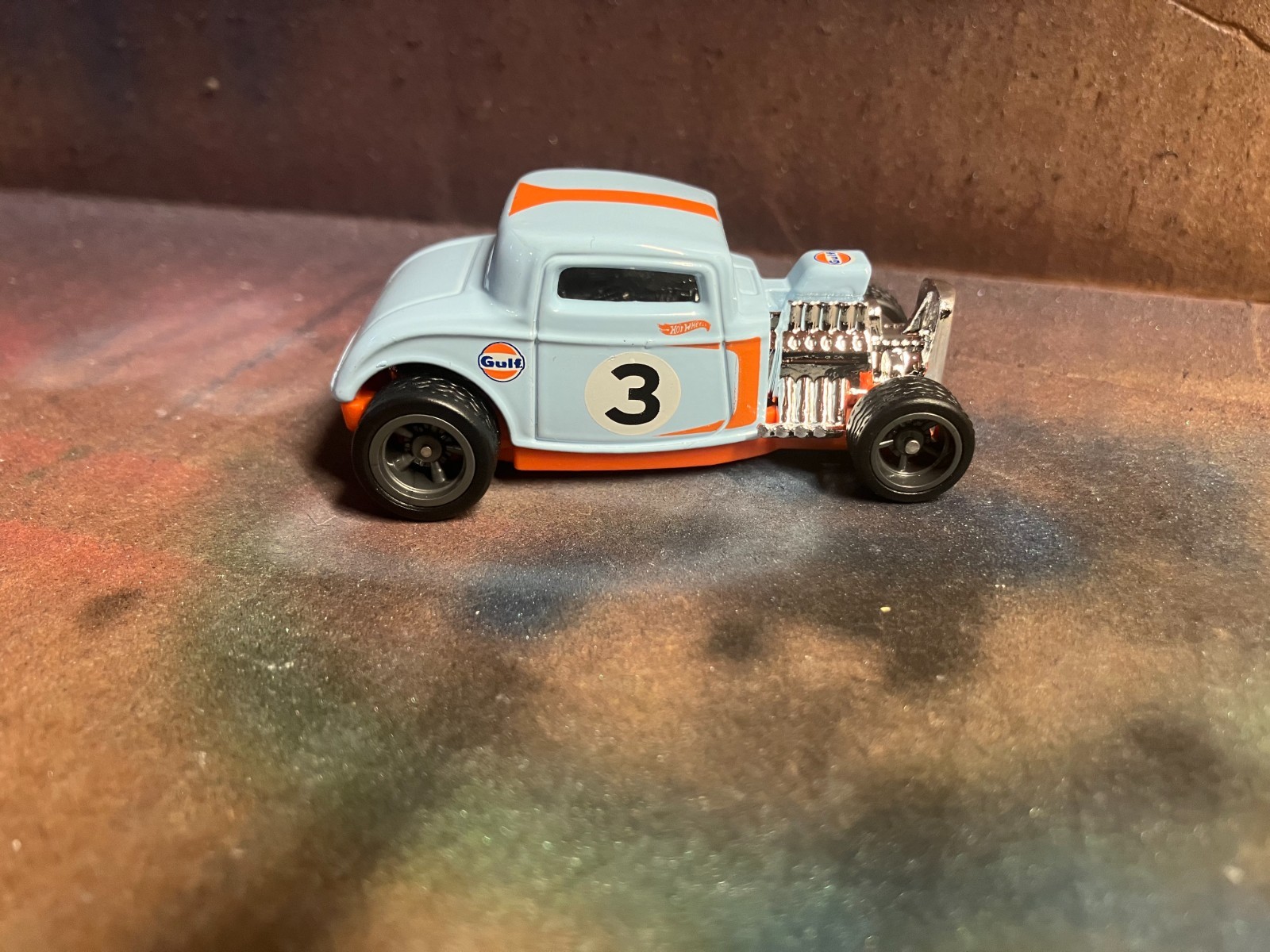 HOT WHEELS “CUSTOM” ’32 FORD (GULF) w/REAL RIDERS