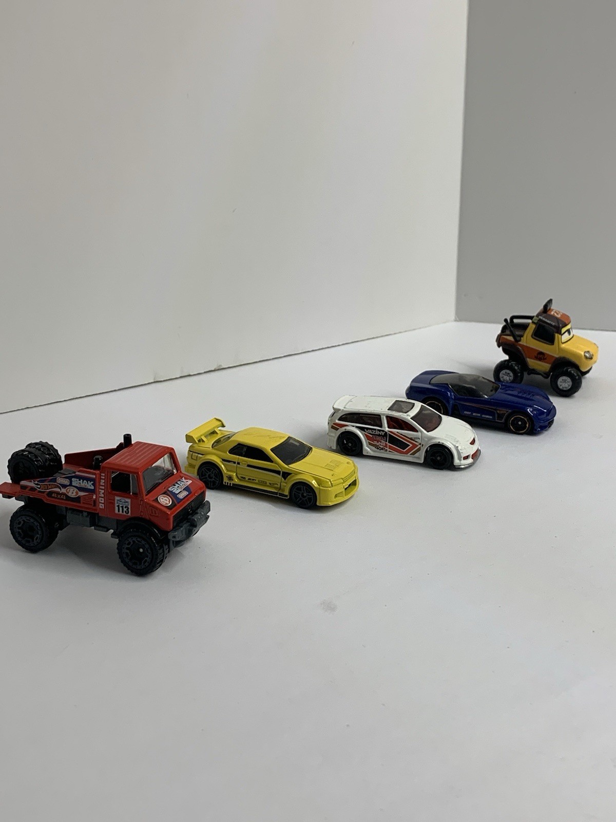 Lot Of 5 Toy Cars Hotwheels Die-cast And Plastic Preowned Good Condition (26617)