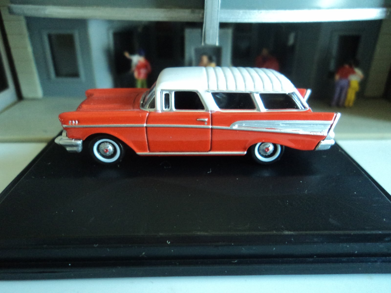Oxford 1957 CHEVROLET NOMAD Red and White 1/87 HO diecast car GM