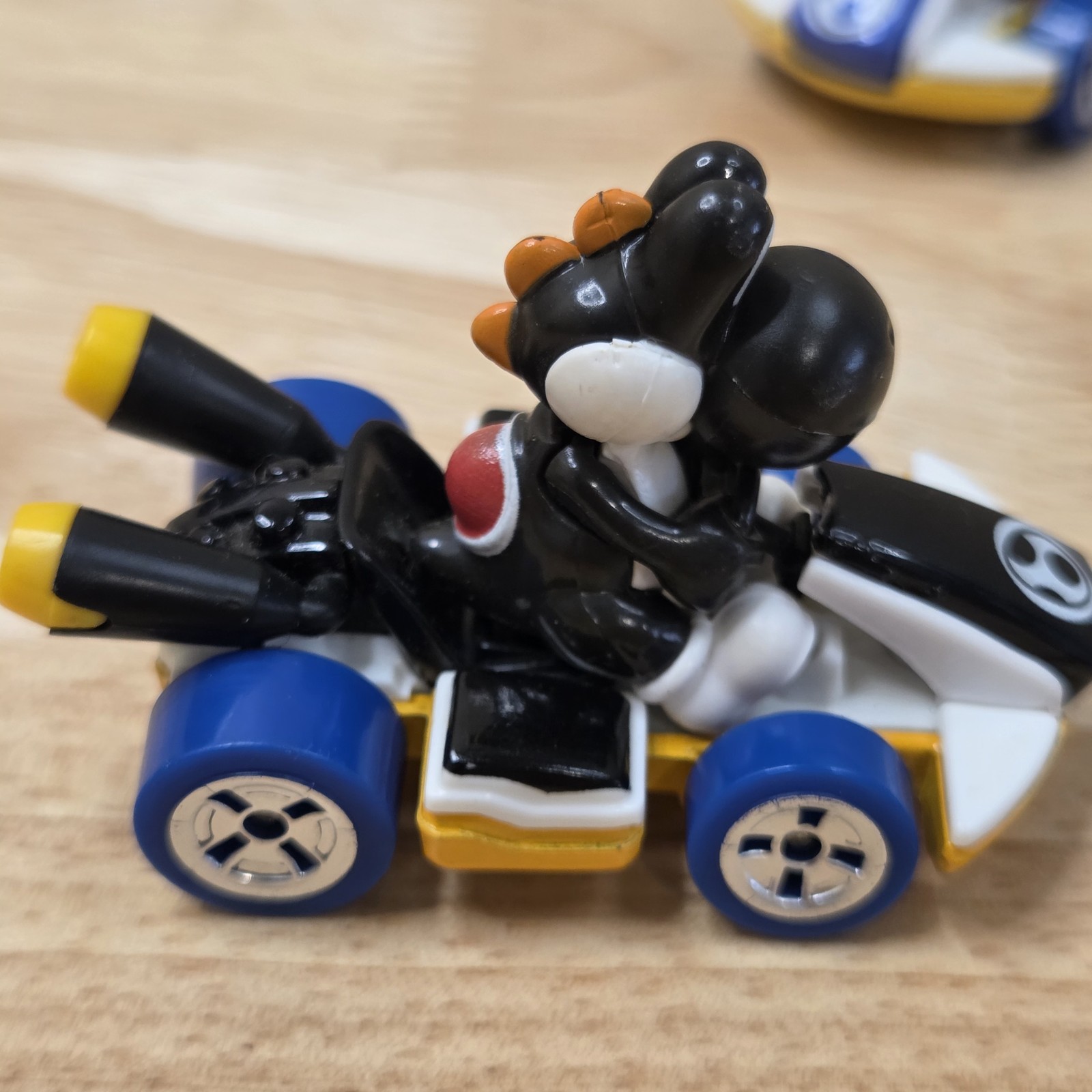 2018 Yoshi Mattel Hot Wheels Die-Cast Standard Kart (Black & Blue? / Purple?)