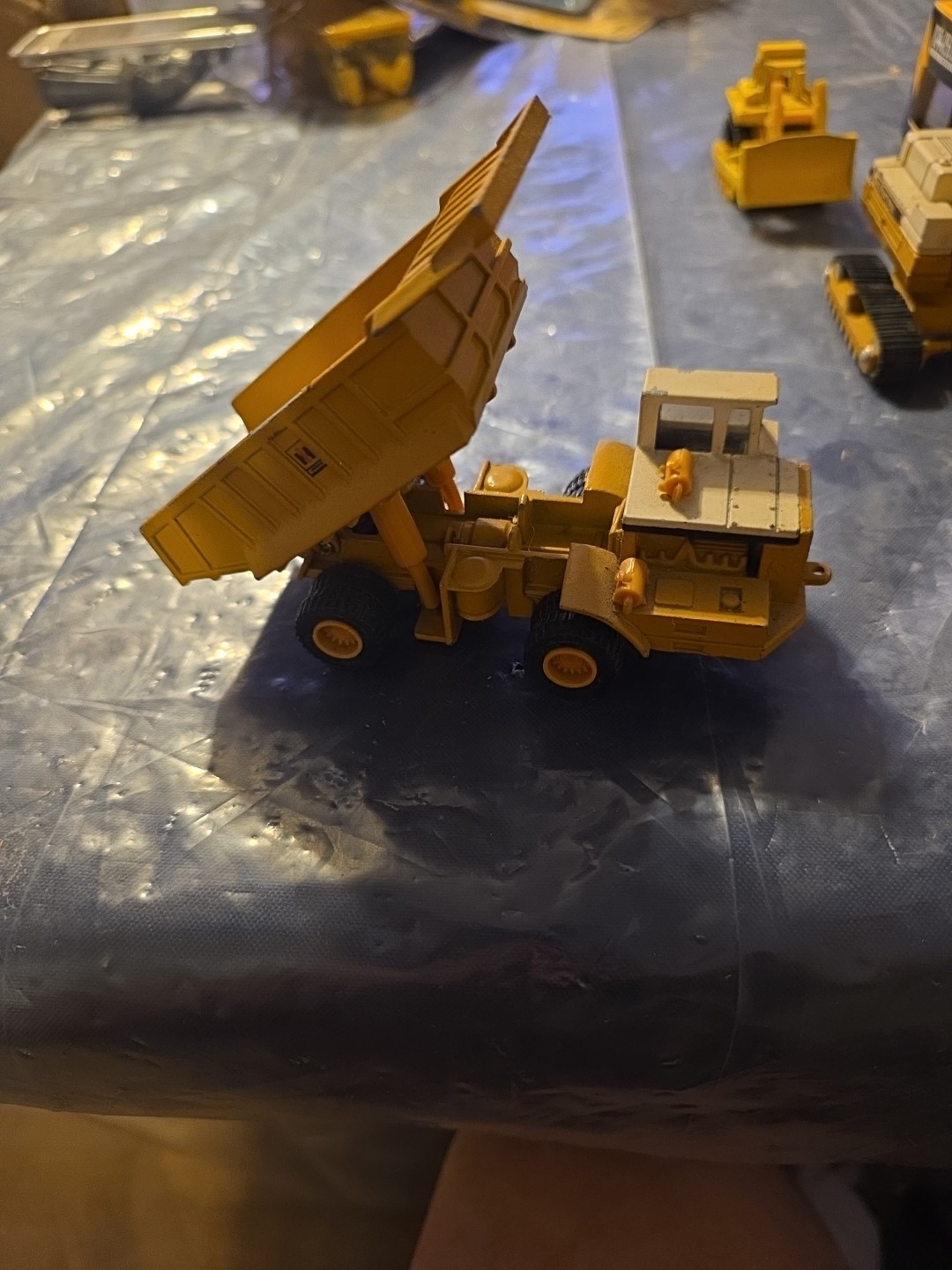 ERTL Lot of 4 Construction Vehicles + A Hot Wheels Bulldozer & Cat Truck Free Sh