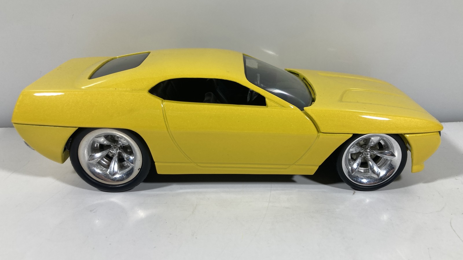 Classic Metal Works PsyCuda Yellow Custom Hot Rod Diecast Car 1:24 Thom Taylor