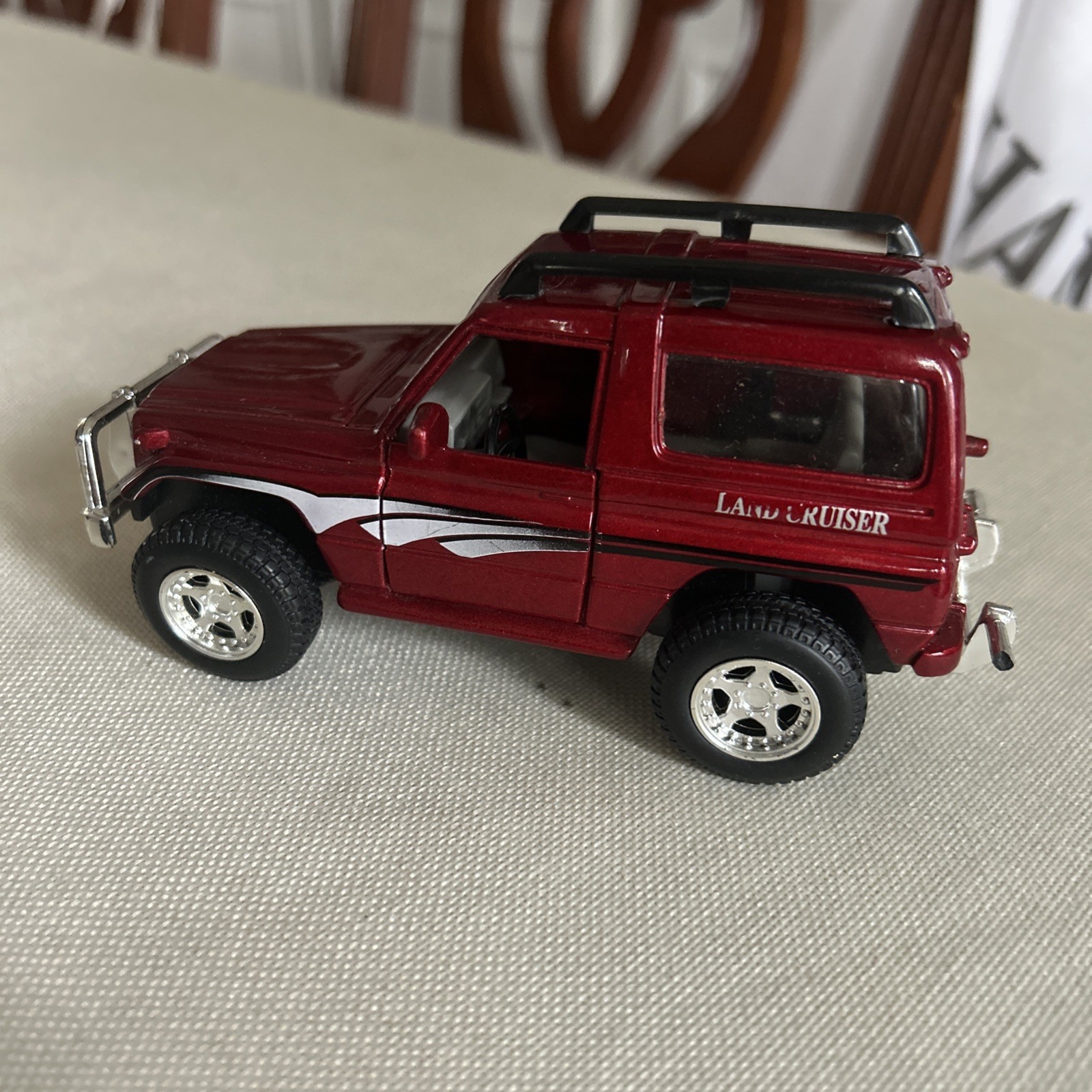 Toyota Land Cruiser Red DP5010 Diecast Model