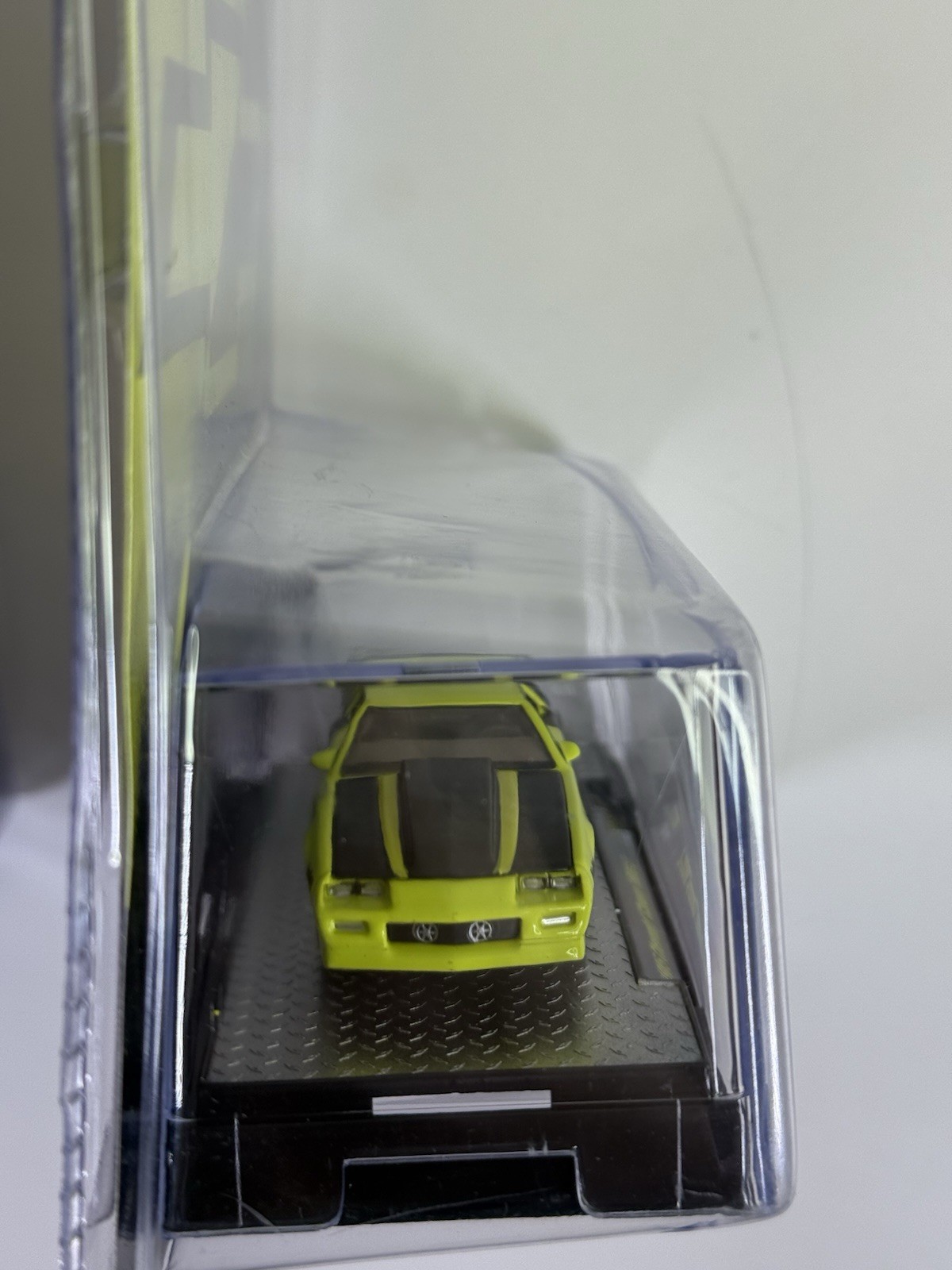 M2 Machines 1985 Chevrolet Camaro IROC-Z HS17 – Limited 526pcs Chase & Normal