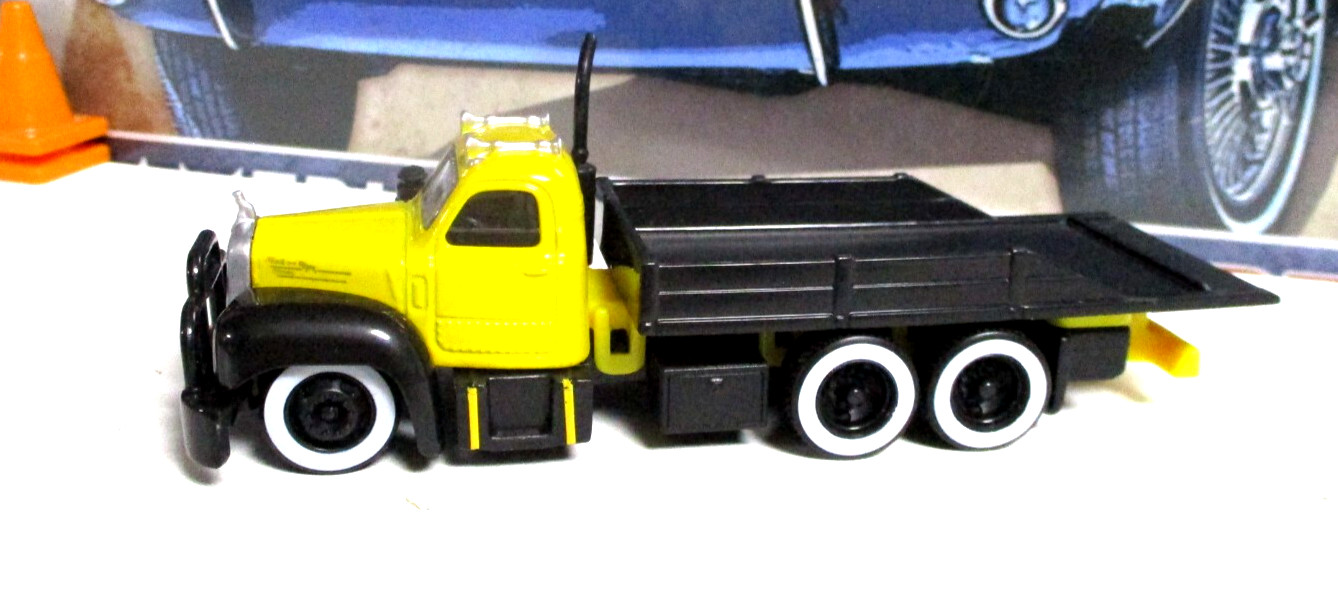 Maisto 1953 Mack B 61 Flatbed Transport New/Loose Metal/Plastic Rubber Tires!