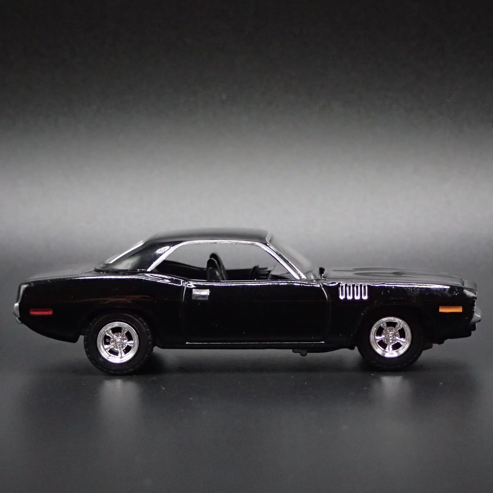 1971 71 PLYMOUTH CUDA MUSCLE CAR 1:64 SCALE COLLECTIBLE DIECAST MODEL CAR