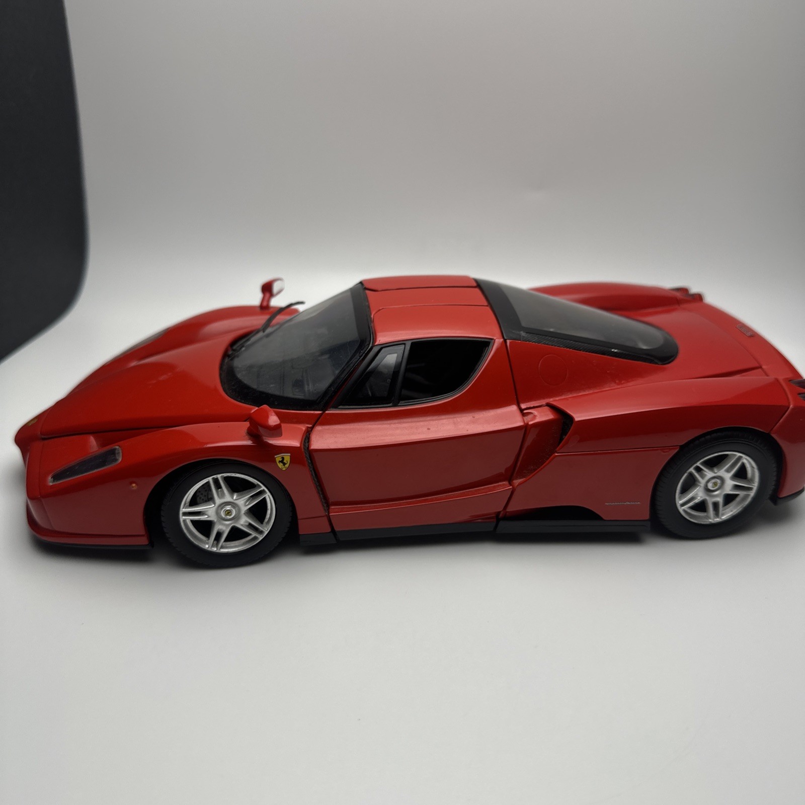 Enzo Ferrari – 1/18 1:18 – Hot Wheels Mattel 2002 – Red Diecast – Used No Box