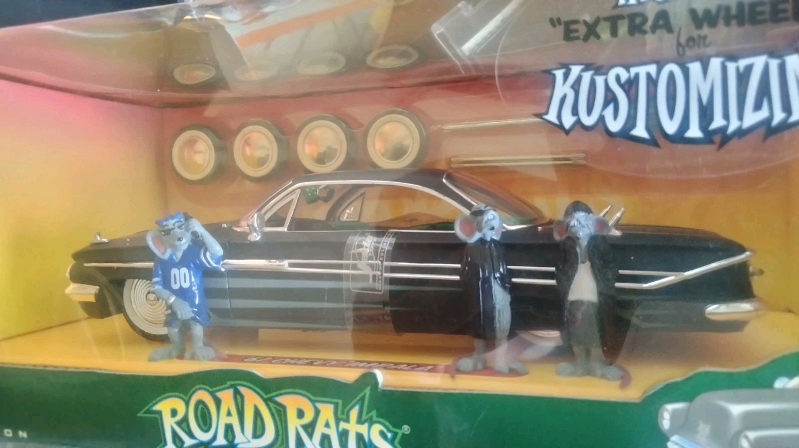 JADA ROAD RATS 1:24 (Customized) “1961 Chevy Impala” with 3 Homie Hood Rats RARE