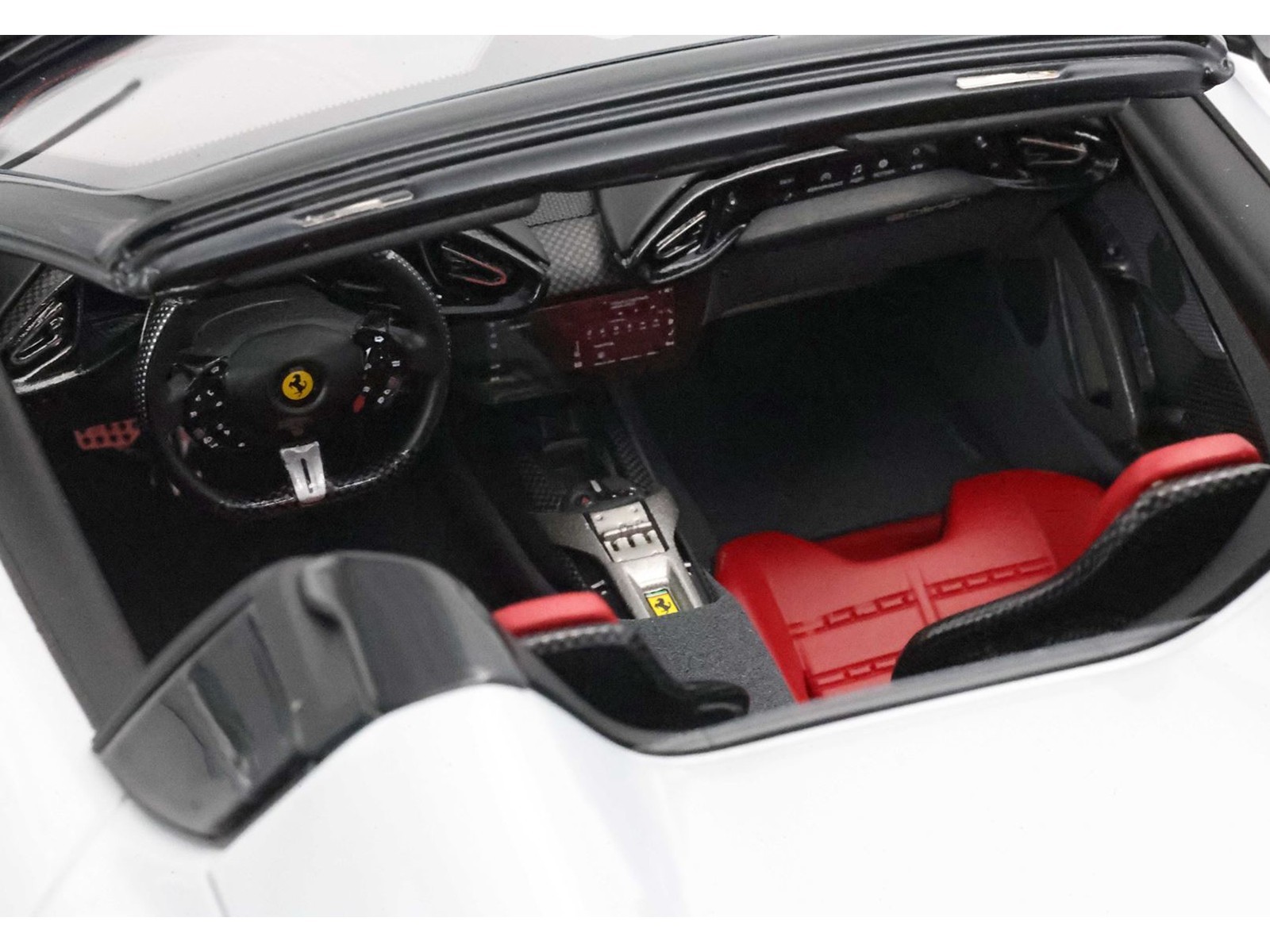 FERRARI 12CILINDRI SPIDER ARTIC WHITE & DISPLAY CASE 1/18 CAR BY BBR P18251 B