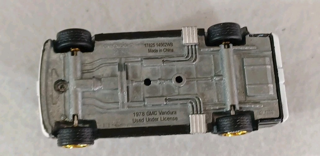 Greenlight ( CUSTOM) 1978 GMC VANDURA VAN