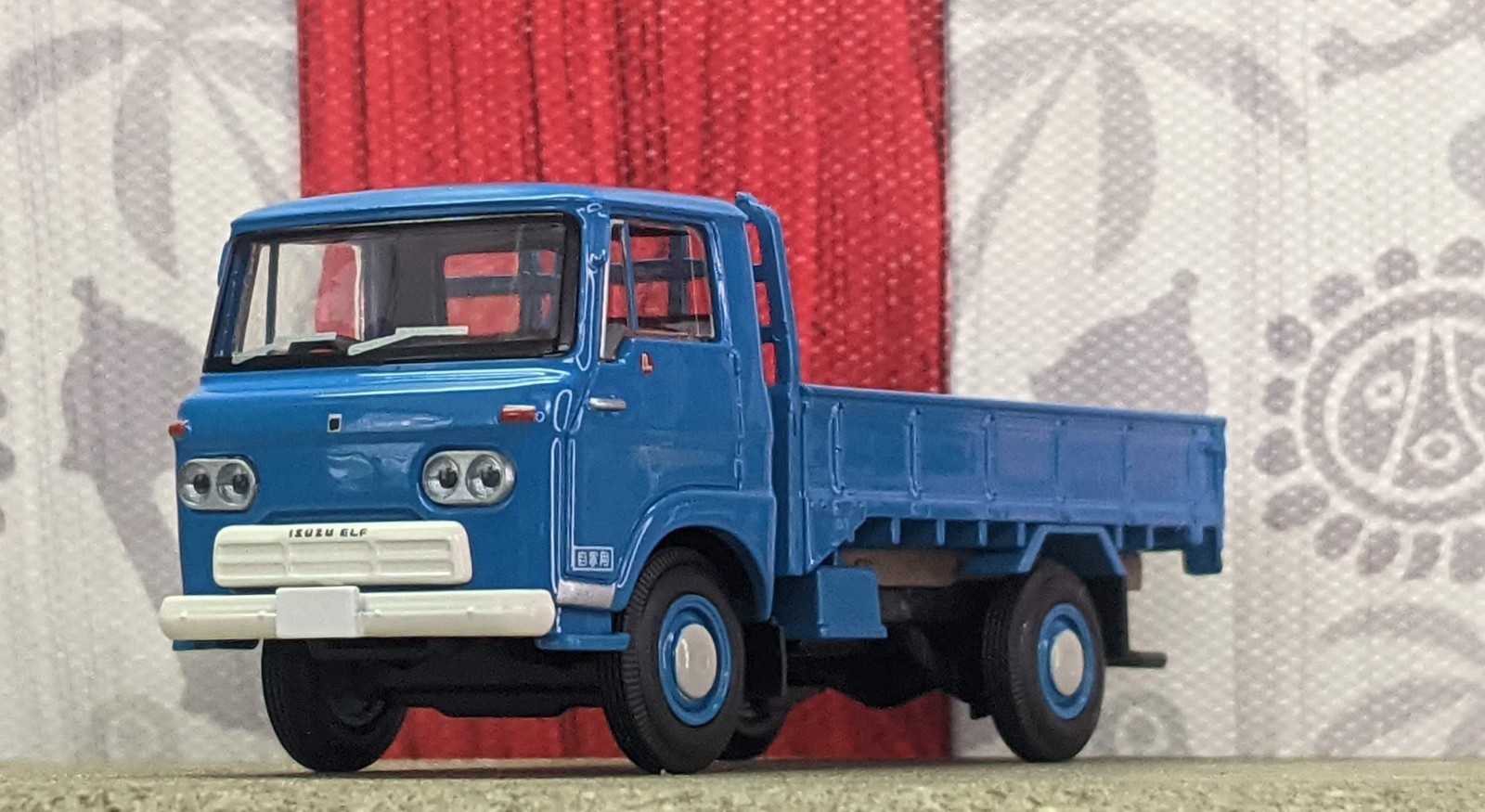TOMICA LV-191b 1966 ISUZU ELF DELIVERY TRUCK 1:64 SCALE LIMITED VINTAGE SERIES