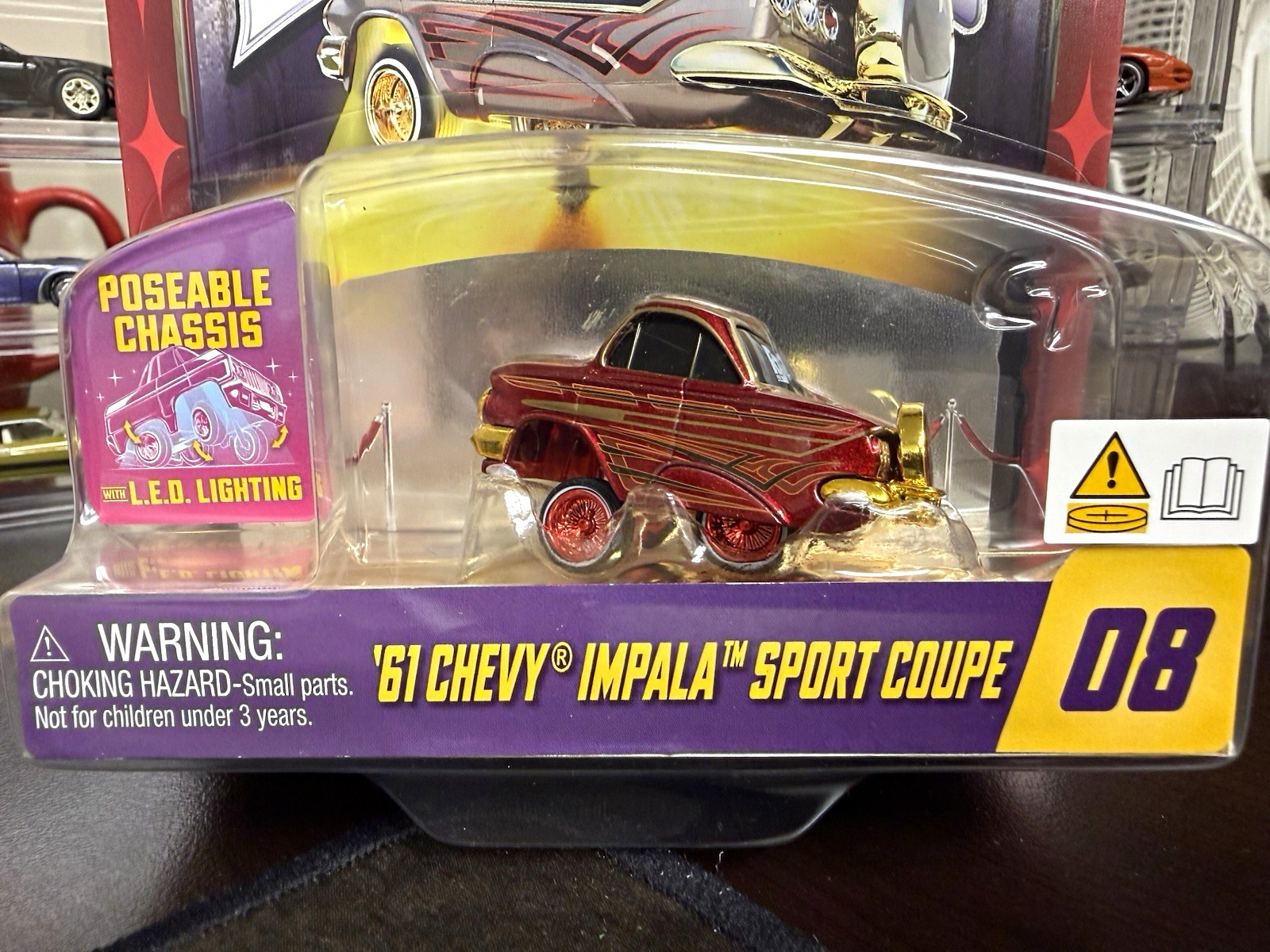 Car Tuned * CHASE * Lowriders S2 1961 Chevy Impala Sport Coupe 1:64 Diecast Red