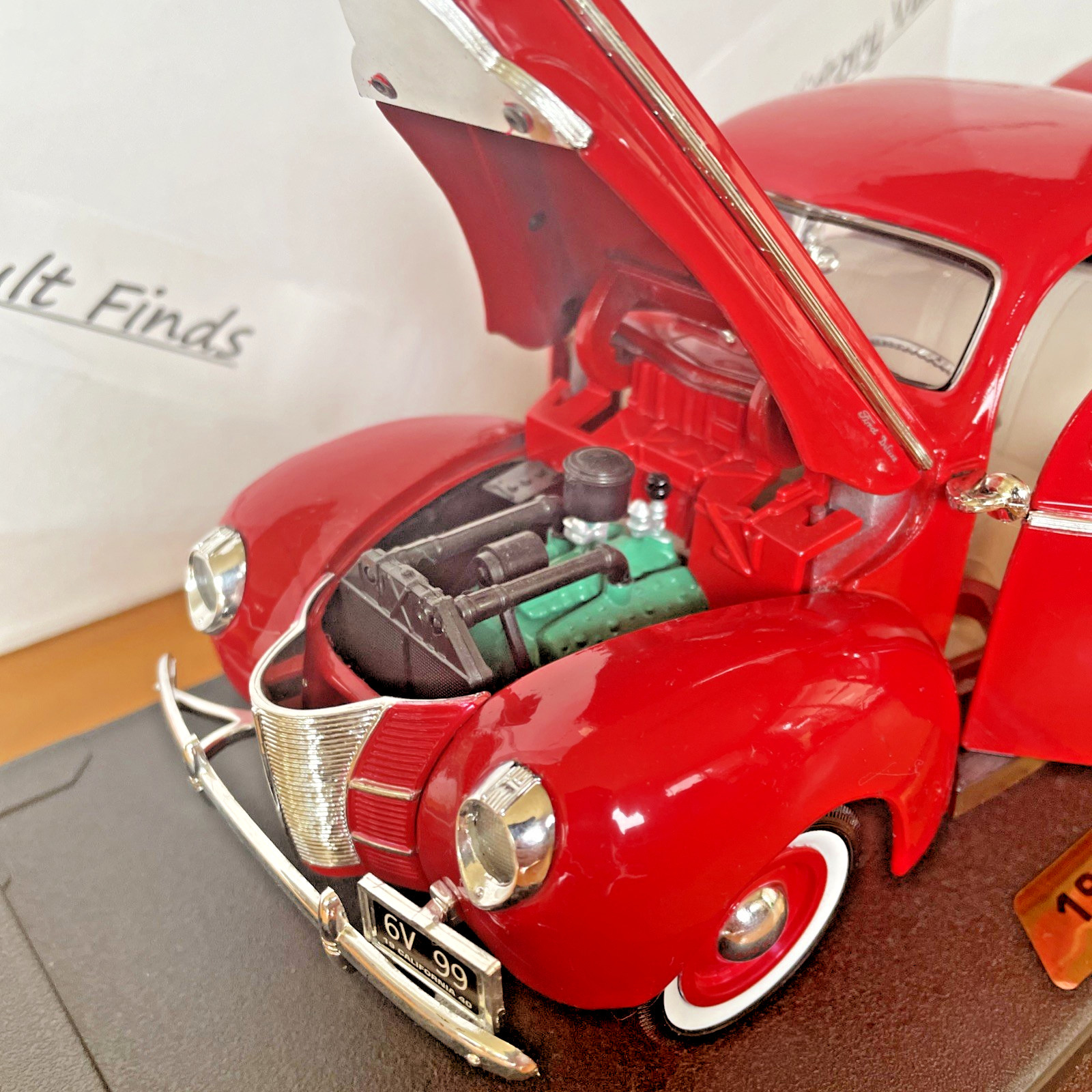 MotorMax American Classics 1940 Ford Deluxe Coupe Red 1:18 Diecast Car 73108