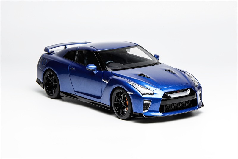 MotorHelix 1/18 Nissan GTR R35 Track Edition NISMO T-Spec 2020 Diecast Model Car