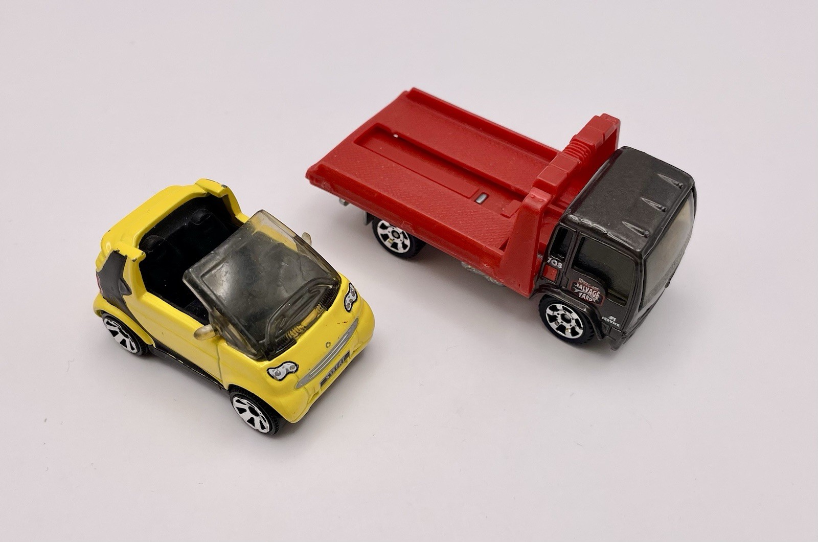 Matchbox Smart ForTwo Coupe 1:52 + Delivery Truck 1:90 – Diecast Vehicle Lot