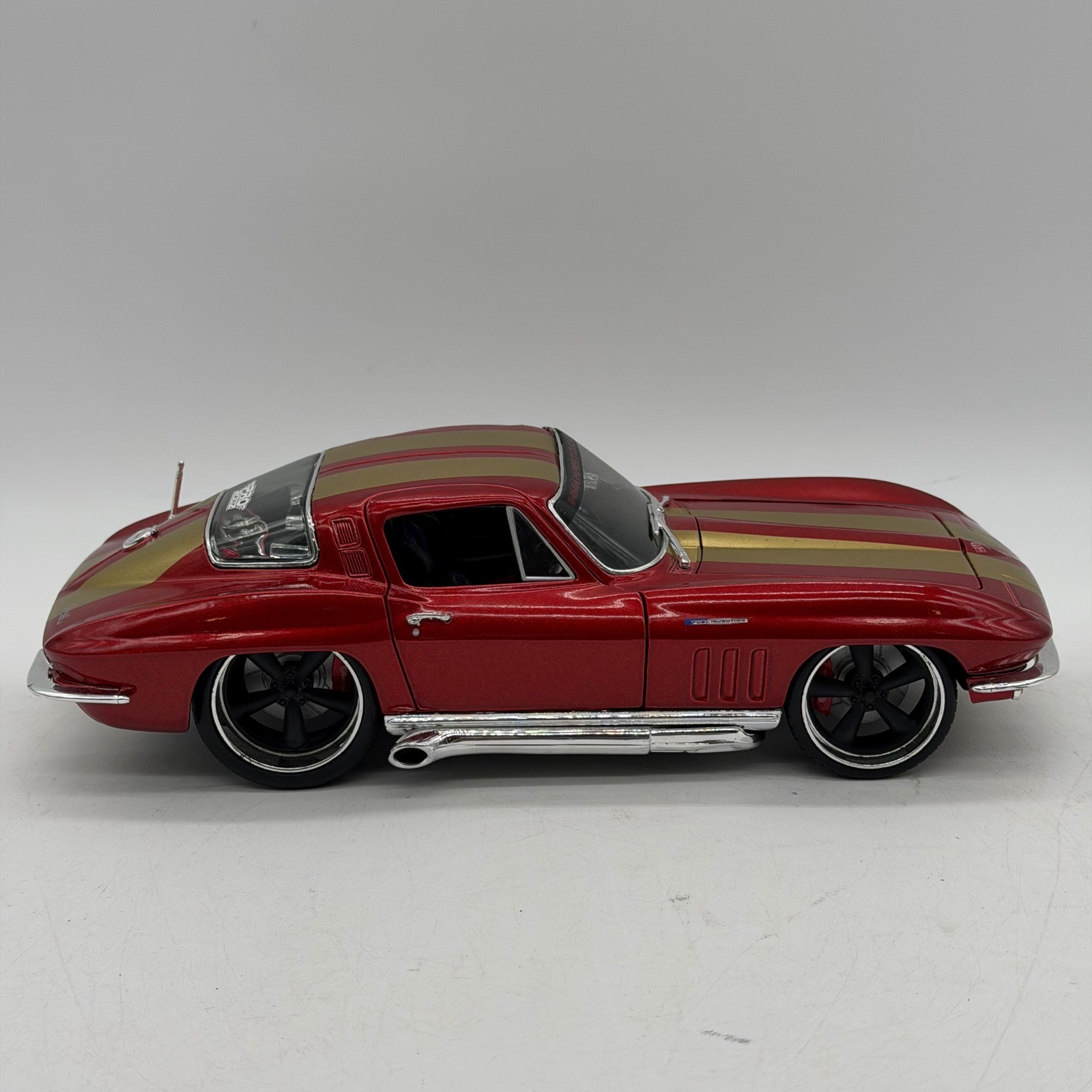 Maisto Pro Rodz 1965 Chevrolet Corvette 1/18 Red/Gold Racing Stripes Diecast Car