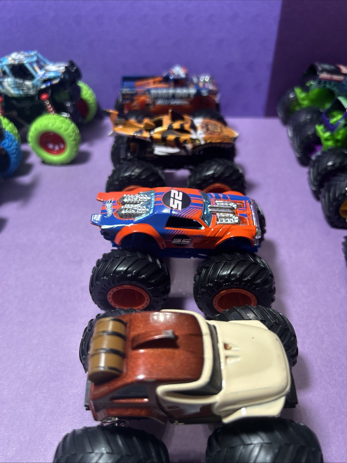 Lot Of 10 Toys Car! 4Hot wheels Truck/1 Kinsfin/1 Speed Zone /4 Spin Master Pics
